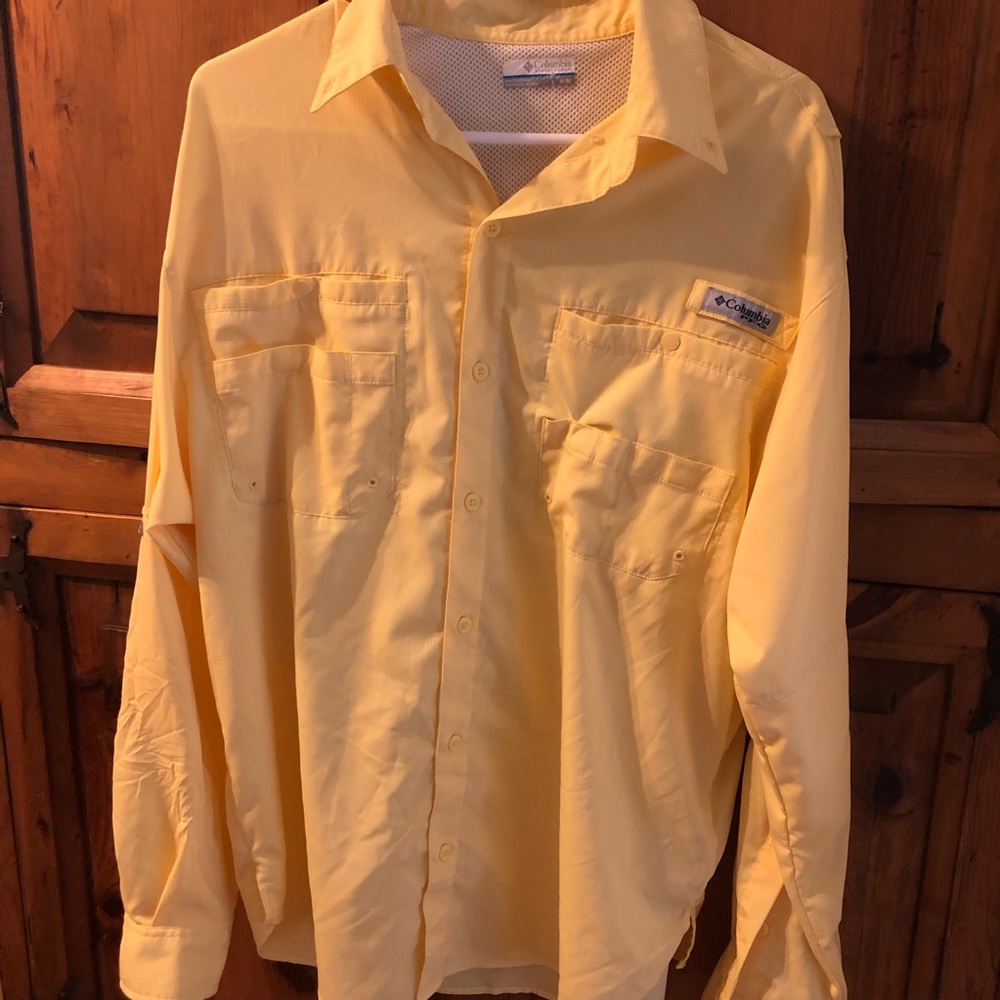 Gorgeous Yellow Outdoor Columbia PFG Tabs Side Vents Buttoned Sleeves